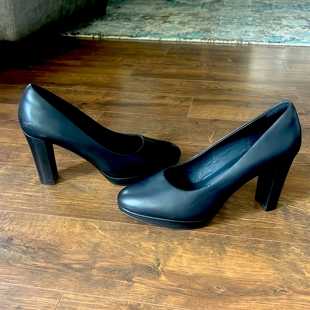 Clark’s Kendra Sienna Black Leather Platform Pump size 8M